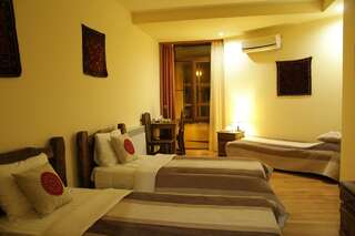 Отель Silk Road Hotel Ереван Трехместный номер-3